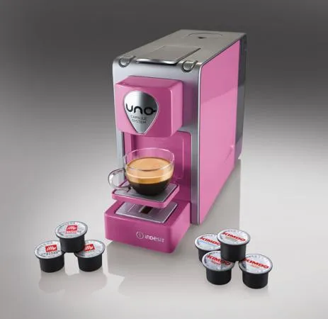 Indesit Macchina Caffé Espresso Sistema di ricarica Capsule illy e Kimbo  colore Rosa - CM HPS LP0 I PR Uno System