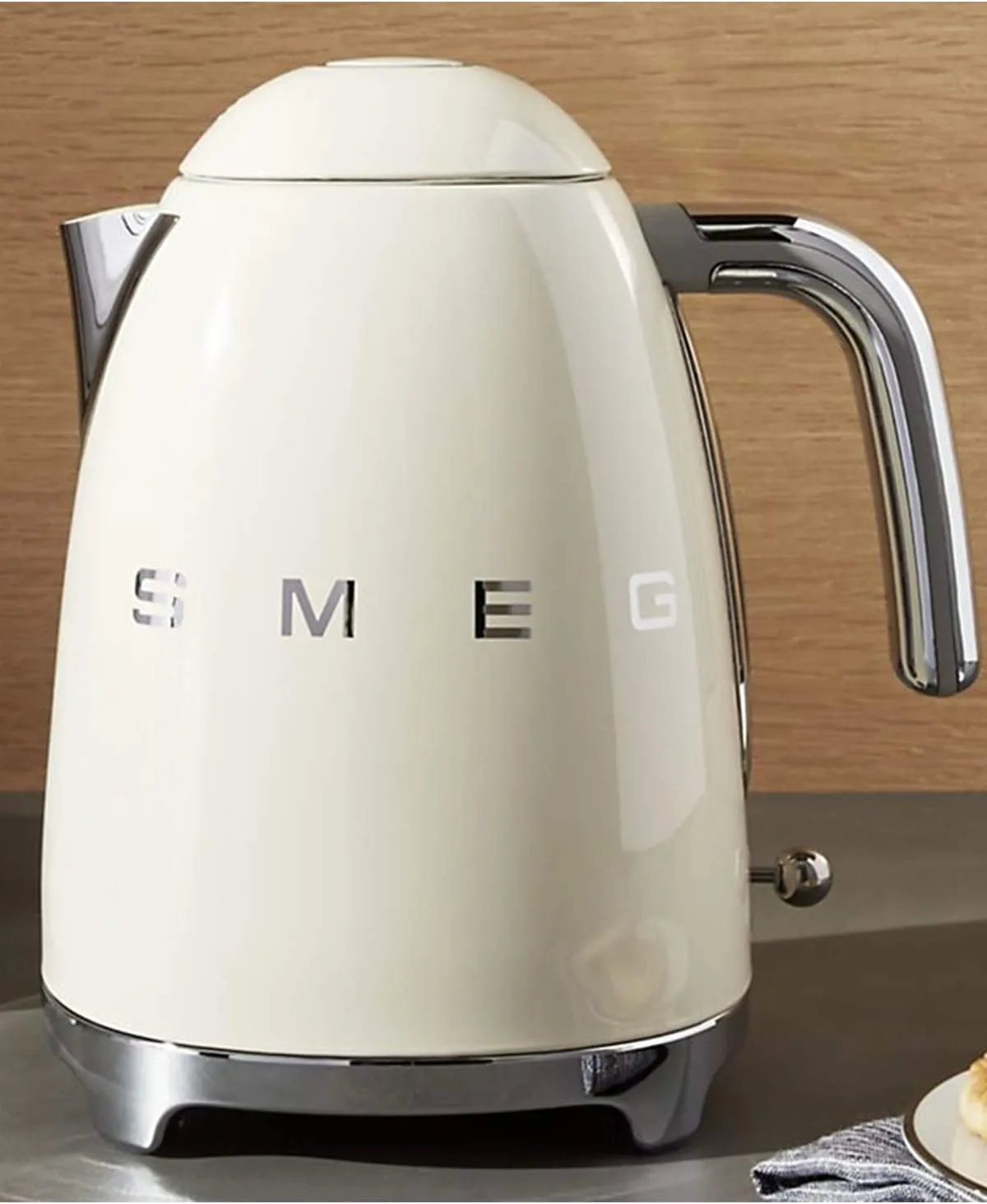 Smeg Bollitore Elettrico Capacità 1,7 Litri Potenza 2400 Watt Base 360°  colore Bianco - KLF03WHEU