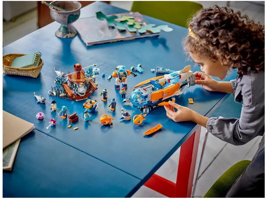 LEGO City 60379 Sottomarino per Esplorazioni Abissali Giocattolo con Drone  e Relitto di Barca, Regalo per Bambini 7+ Anni LEGO 2023